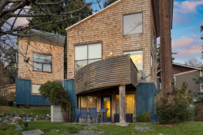 Madrona Tree Retreat by AvantStay 3mins to Beach Fire Pit Outdoor Living